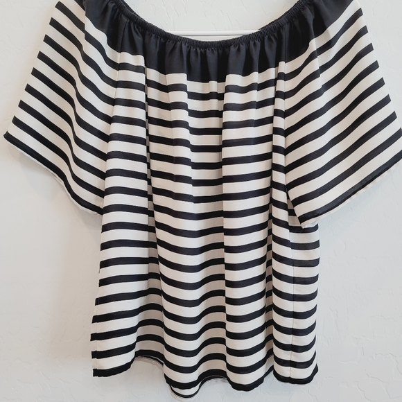 💕 Loft Black and White Stripe Off The Shoulder Top S - Picture 7 of 9